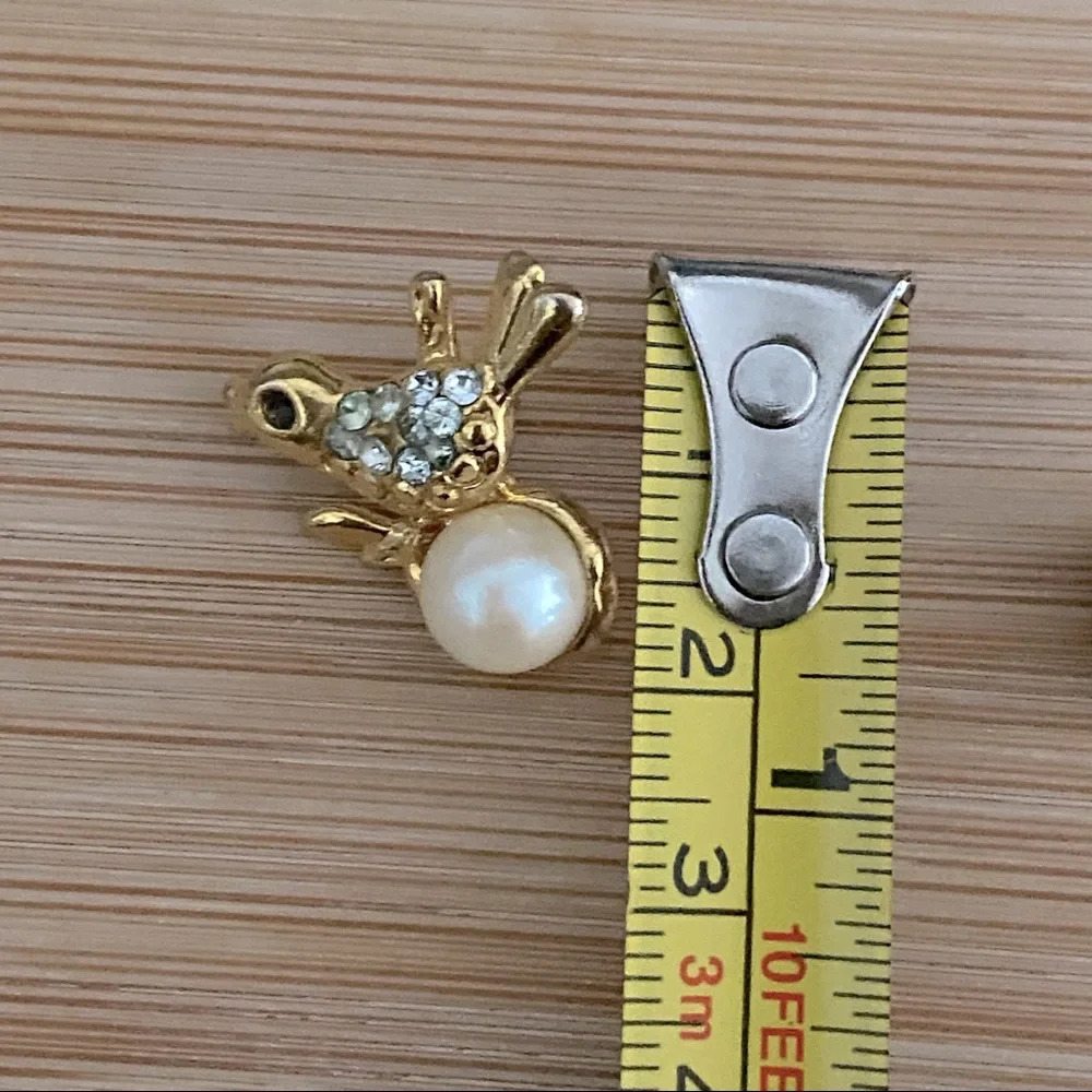 Avon Gold Twist Back Rhinestone And Pearl Bird Brooch Pin - Picture 2 of 12